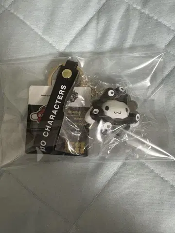 산리오 쿠로미 시나몬 흑백 키링