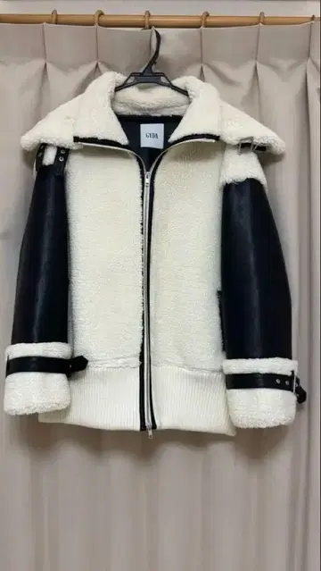 GYDA 무스탕 자켓