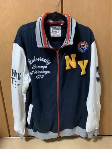 NY 로고 자수 바시티 자켓