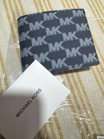 MICHAEL KORS 이단 접이식 지갑 네이비 MK 로고