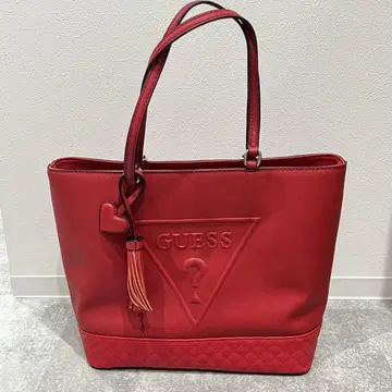 새상품급 GUESS 레드 토트백 하트 참 포함