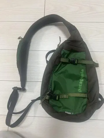 patagonia Atom8L oneshoulder bag