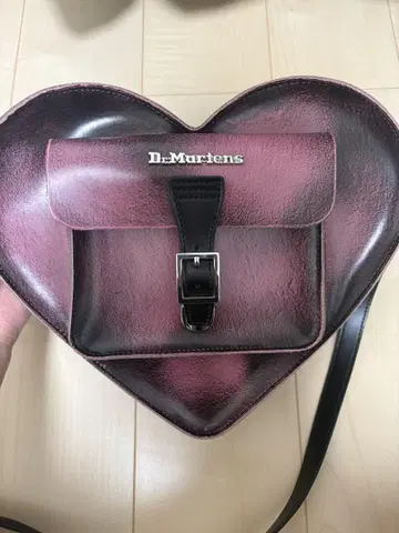 닥터마틴 하트형 숄더백 2024 퐁당 핑크