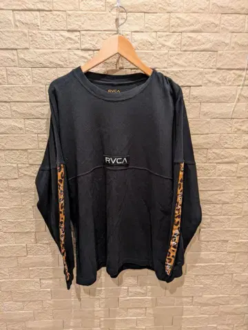 RVCA S/P/I/C/H 블랙 티셔츠
