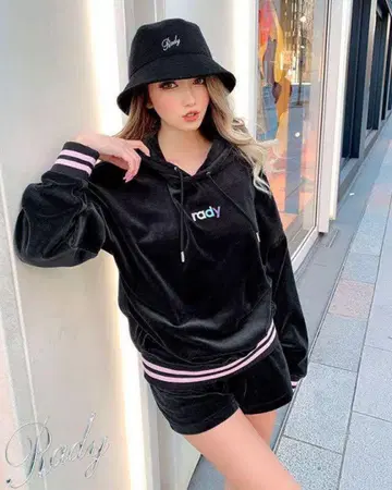 Rady 블랙 벨로아 셋업 숏 팬츠 후디 S