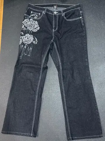 꽃무늬 자수 다크 데님 부츠컷 청바지