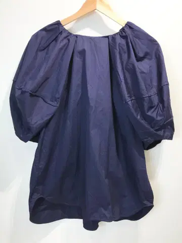 23SS COS 디자인 볼륨 슬리브 블라우스 풀오버