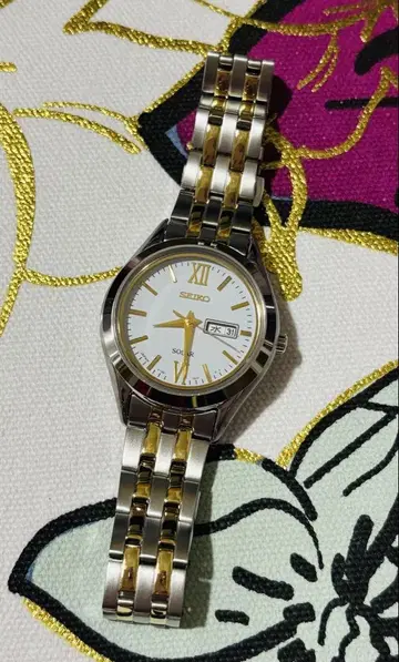 SEIKO 솔라 여성용 손목시계 V138