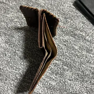 브라운 가죽 접이식 지갑
