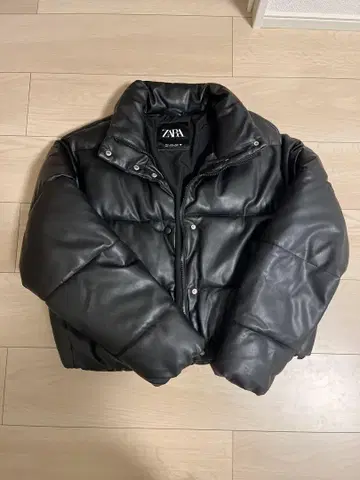 ZARA 블랙 가죽 다운 자켓