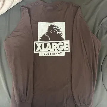XLARGE 로고 프린트 T셔츠 브라운