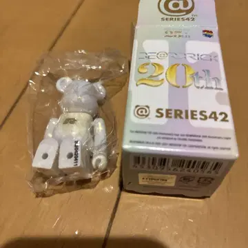 BE@RBRICK 20th Anniversary Series 42