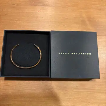 DANIEL WELLINGTON 골드 뱅글