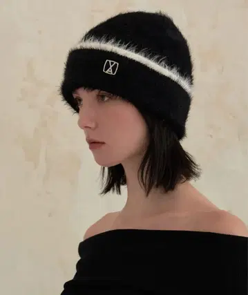 VARZAR VA Square Stud Hairy Beanie Black