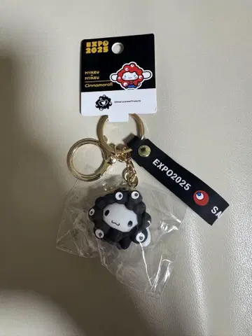 시나몬 롤 오사카 만박 산리오 블랙 미야쿠미야쿠 변신 키링