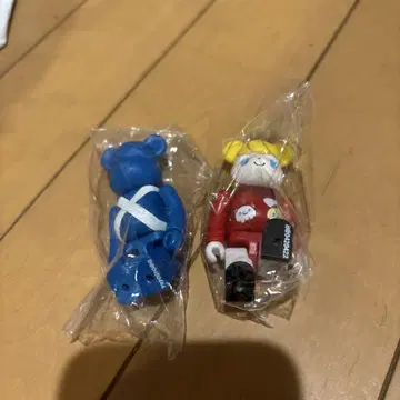 베어브릭 피규어 파랑 빨간색 2체 세트