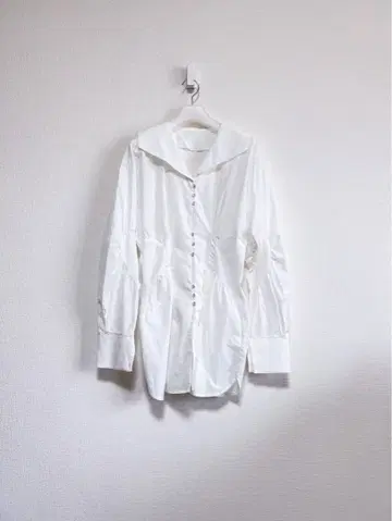 AMERI HEART GATHERED WAIST SHAVE BLOUSE