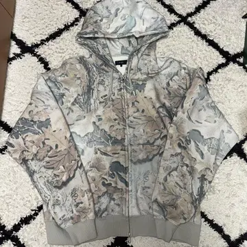 BEAMS 카모플라쥬 패턴 집업 후드티