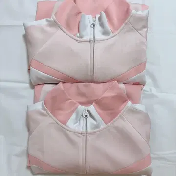 사토미 군 트랙 자켓 2벌째 얼룩 있음