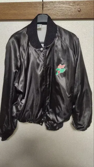 7UP 체리 자켓 블랙 바시티 자켓