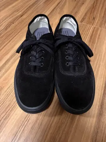 REPRODUCTION OF FOUND MILITARY TRAINER