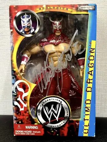 [ 즉시 구매 OK ] WWE 울티모 드래곤 친필 사인 피규어