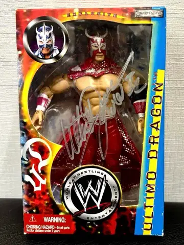 [친필 사인 포함] 울티모 드래곤 피규어 WWE