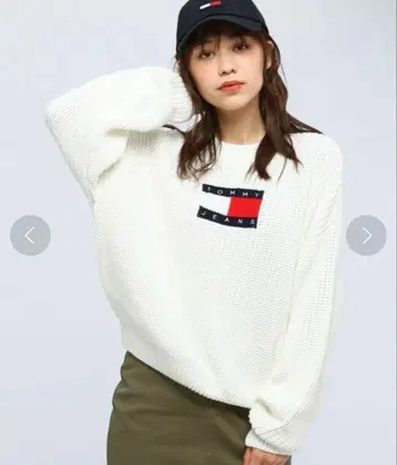 Tommy Jeans 플래그 로고 스웨터