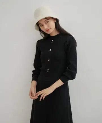 VIS 버튼 악센트 플레어 원피스 블랙