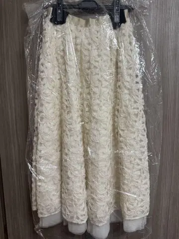 ATTENTION 아이보리 플레어 스커트 M