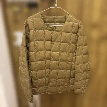 카키 퀼팅 다운 베스트