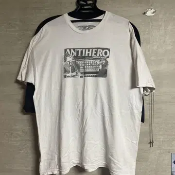 ANTI HERO XL 티셔츠 화이트