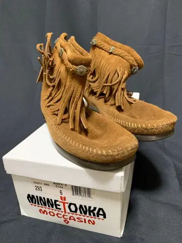 MINNETONKA 프린지 부츠