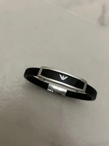 Armani 블랙 팔찌