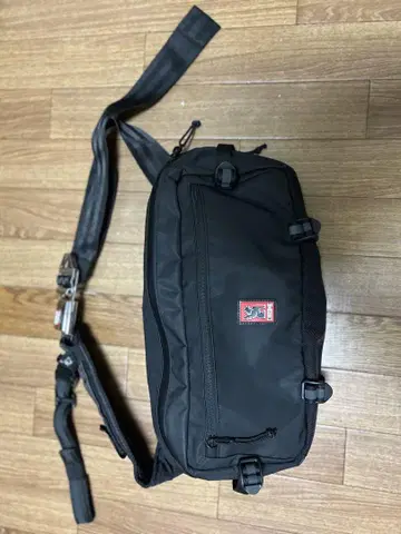 CHROME KADET SLING BAG 슬링백
