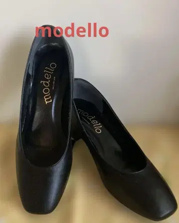 modello 블랙 펌프스