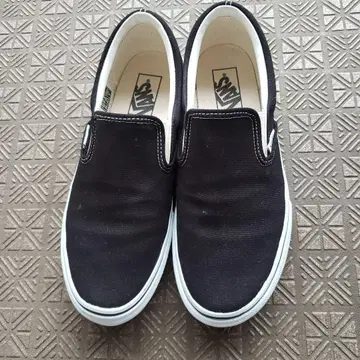 VANS 블랙 슬립온 스니커즈