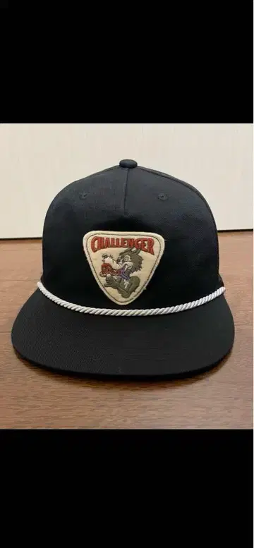 CHALLENGER 울프 와펜 캡