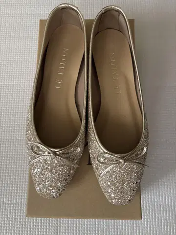 르 탈론 프렌치 스퀘어 발레 슈즈 골드 라메 23