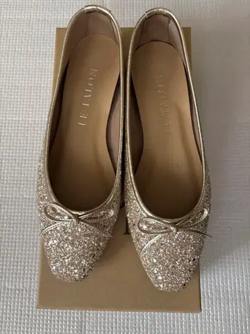 르 탈론 프렌치 스퀘어 발레 슈즈 골드 라메 23