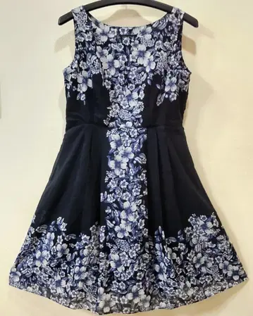 로라 애슐리 꽃무늬 네이비 슬리브리스 원피스 13size(LL)