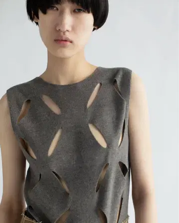 flower knitted top 그레이 니트 베스트