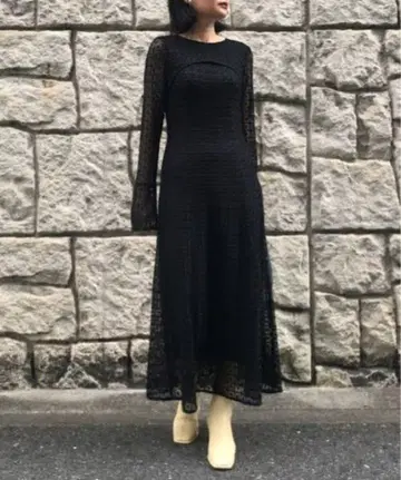 프레이아 아이디 컷 아웃 레이스 원피스