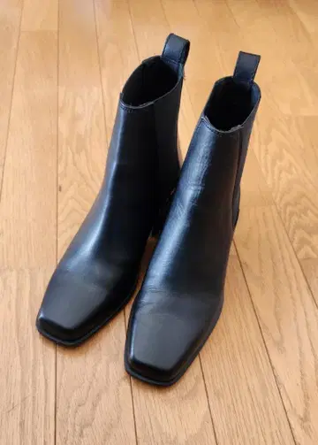 ZARA 블랙 가죽 사이드 고어 부츠