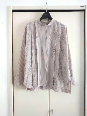 로트레아몽 턱 블라우스