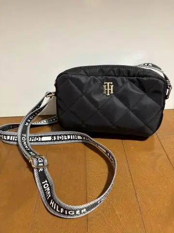 타미힐피거 나일론 숄더백