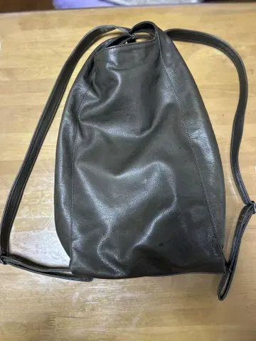 다크 브라운 가죽 백팩