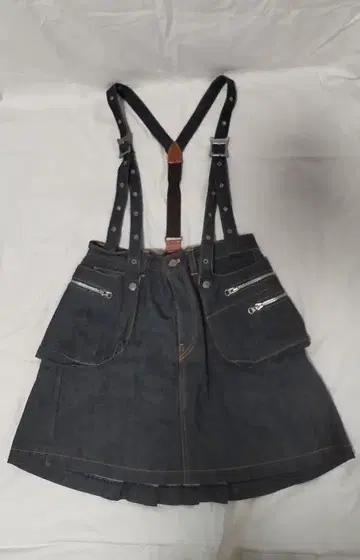 오존 커뮤니티 멜빵 데님 스커트 거의 미사용, 노후화 있음
