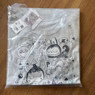 유니클로 러브브 UT 티셔츠 미사용 새상품 사이즈 XS