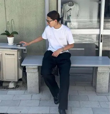 DRAMATICALLY T셔츠 화이트